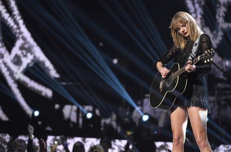 Does Taylor Swift Actually Play Guitar on Stage? And Other Thoughts on Her Musical Journey